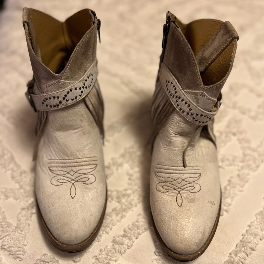 Elegant Cream vintage leather cowboy Ankle Booties - Picture 4 of 7